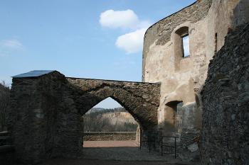 Pohled z hradní zříceniny k severu (© Ivan Grisa, 03/2007)