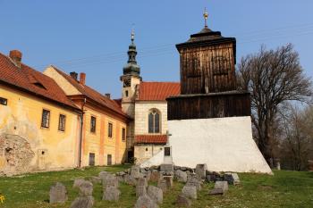 zvonice u kostela sv. Jana Křtitele (© Dita Kacerovská, 04/2014)