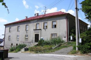 Bývalý starojický zámek ( © Jan P. Štěpánek 07/2007)