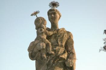Socha sv. Antonína Paduánského s andělíčky (© Aleš Marek 01/2006)