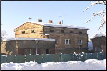 bývalá správní budova pobočné huti Maxmilián Josef, později n.p. Radlo ( © Jan P. Štěpánek 01/2006)