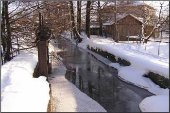 tzv. mlýnský náhon ( © Jan P. Štěpánek 01/2006)