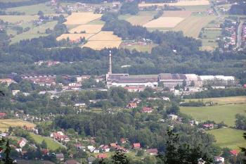 Pohled na současný komplex bývalých frýdlantských železáren z Ondřejníku (© Jan P. Štěpánek 08/2006)