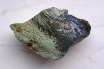 Ukázka železárenské strusky jež hojně produkovaly Frýdlantské železárny ( © Jan P. Štěpánek 04/2007)