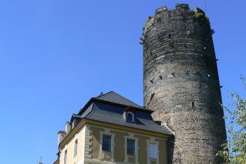Celkový pohled na hrad od východu. (© Jan Boukal, 8/2012)