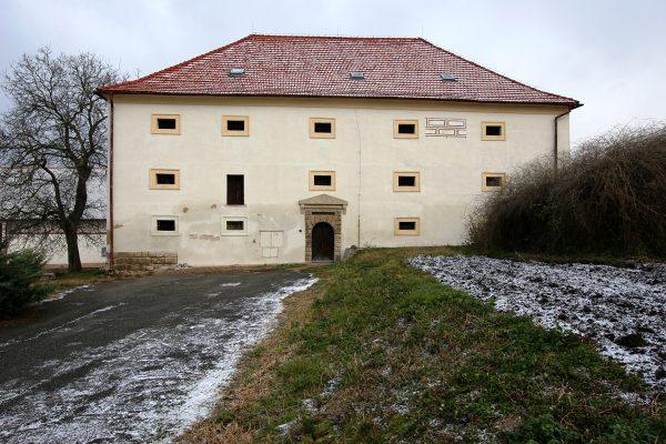Malodvorská tvrz