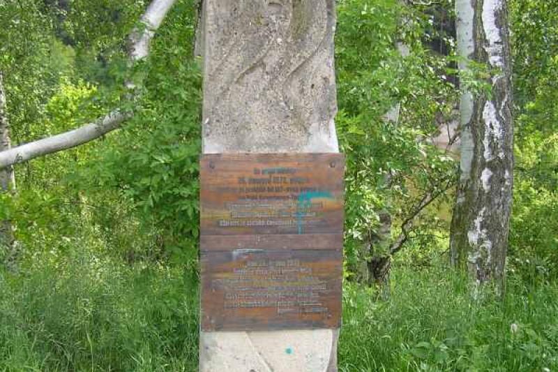 památník havarovaného letadla JAT-364