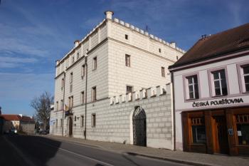 Starý zámek od jihozápadu ( © Ivan Grisa 12/2009)