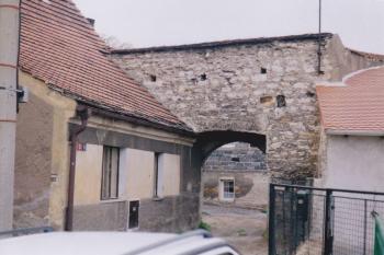 Hradní brána (© Lukáš Pechánek, 05/1999)