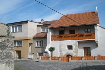 Starý palác (© Jiří Suchomel, 07/2009)
