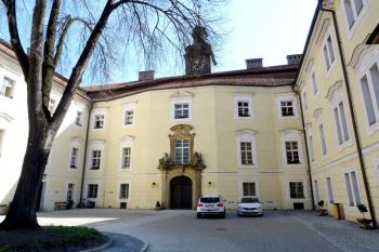 Barokní zámek Rožďálovice ( © František Kinař 05/2017)