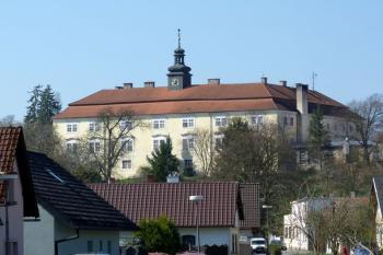 Barokní zámek Rožďálovice ( © František Kinař 05/2017)