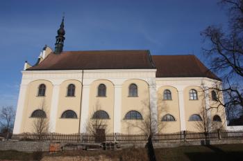 Kostel od jihu ( © Ivan Grisa 12/2009)