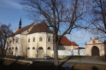 Klášterní areál od jihovýchodu ( © Ivan Grisa 12/2009)