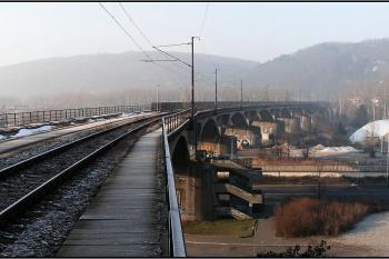 Pohled přes východní oblouk k západu ( © Petr Turyna 01/2006)