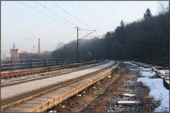 Východní oblouk mostu - v pozadí Pivovar Bráník ( © Petr Turyna 01/2006)