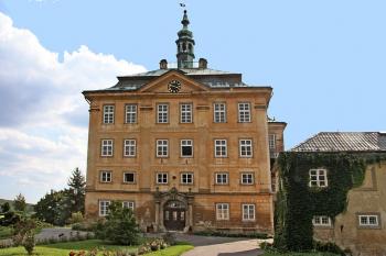 Severní průčelí ( © Luděk Pitter 08/2005)