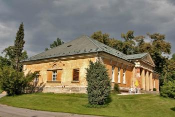 klasicistní pavilón ( © Luděk Pitter 08/2005)