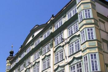 Hlavní průčelí paláce ( © Jan P. Štěpánek 07/2007)