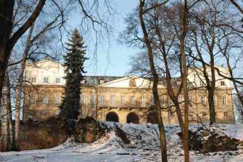 Zámek s pozůstatky anglického parku (© Aleš Marek 01/2006)