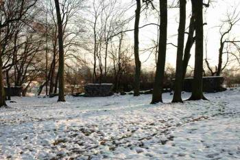 Zbytky zámeckých hradeb (© Aleš Marek 01/2006)