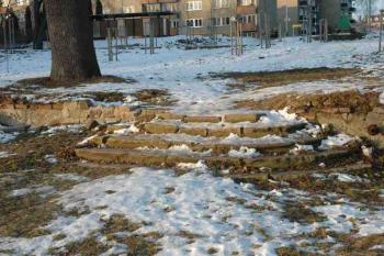 Současná podoba schodů do parku (© Aleš Marek 01/2006)