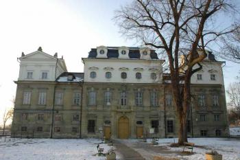 Hlavní vchod (© Aleš Marek 01/2006)