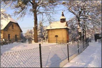 pohled na kapli ze směru od centra města ( © Jan P. Štěpánek 01/2006)