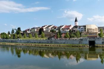panorama Horního města v hradbách od severu, přes řeku Bečvu ( © Jan P. Štěpánek 08/2012)