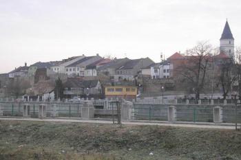 severní opevnění Horního náměstí se zámkem (© Ondřej Štěpánek 01/2006)