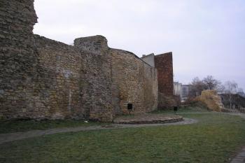 zakonzervovaný úsek hradeb (© Ondřej Štěpánek 01/2006)