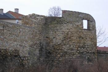 jedna v hradebních bašta  ve vnitřním opevnění města (© Ondřej Štěpánek 01/2006)