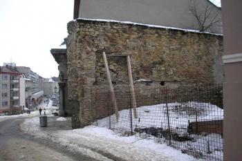 pohled z prostoru brány na Žerotínovo náměstí (© Ondřej Štěpánek 01/2006)