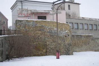 další pohled na torzo barbakánu (© Ondřej Štěpánek 01/2006)