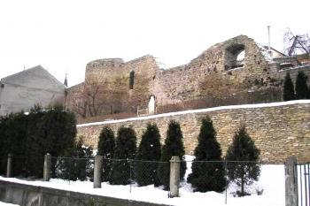 jeden z nejzachovalejších úseků hradeb (© Ondřej Štěpánek 01/2006)