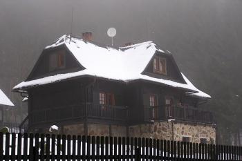 bývalý lovecký zámeček Habsburků od jihovýchodu ( © Jan P. Štěpánek 12/2007)