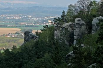v pozadí Krkonoše (© Václav Kubeš, 09/2009)