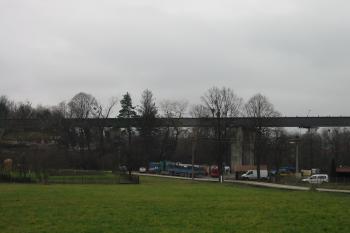 dálnice od jihu,hrádek se nacházel vlevo na snímku (© D Dohňanský, 12/2015)