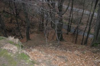 prudký svah na západní straně (© D Dohňanský, 12/2015)