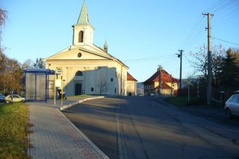 Pohled od západu na jižní část bývalého dvora. ( © Petra Němcová 11/2006)