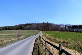 Skalická Strážnice od jihozápadu ( © Jan P. Štěpánek 04/2007)