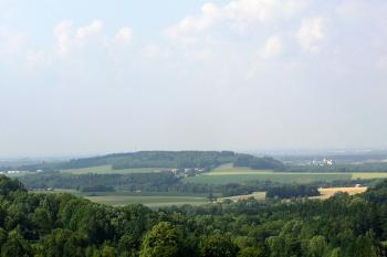 Pohled na Skalickou Strážnici od jihu, z úpatí Beskyd ( © Jan P. Štěpánek 06/2007)