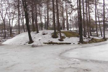 Pohled na tvrziště od západu ( © Jan P. Štěpánek 03/2006)