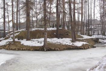 Pohled na tvr od západu ( © Jan P. Štěpánek 03/2006)