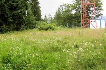 Panorama severní části prlochy šancí s odražečem, který poškodil sv. nároží šancí (© Jan P. Štěpánek 2005)