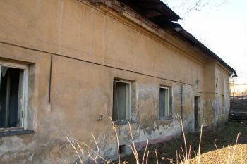 Štuková výzdoba průčelní strany budovy zámku ( © Miroslav BITTER 2005)