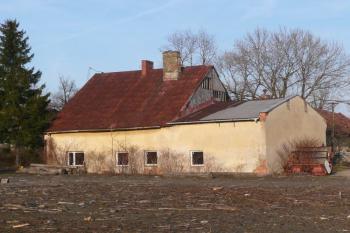 torzo zámečku ve Stříteži od jihozápadu ( © Jan P. Štěpánek 03/2009)