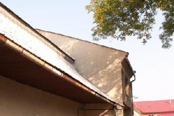 Průjezd na dvůr (pohled za dvora před demolicí) ( © Miroslav BITTER 2005)