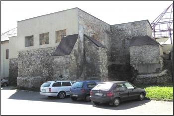 zdi torza severního křídla zámku ( © Jan P. Štěpánek 09/2005)