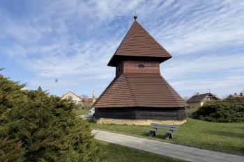 Dřevěná zvonice Horní Stakory (© Jiří Čížek  03/2026)